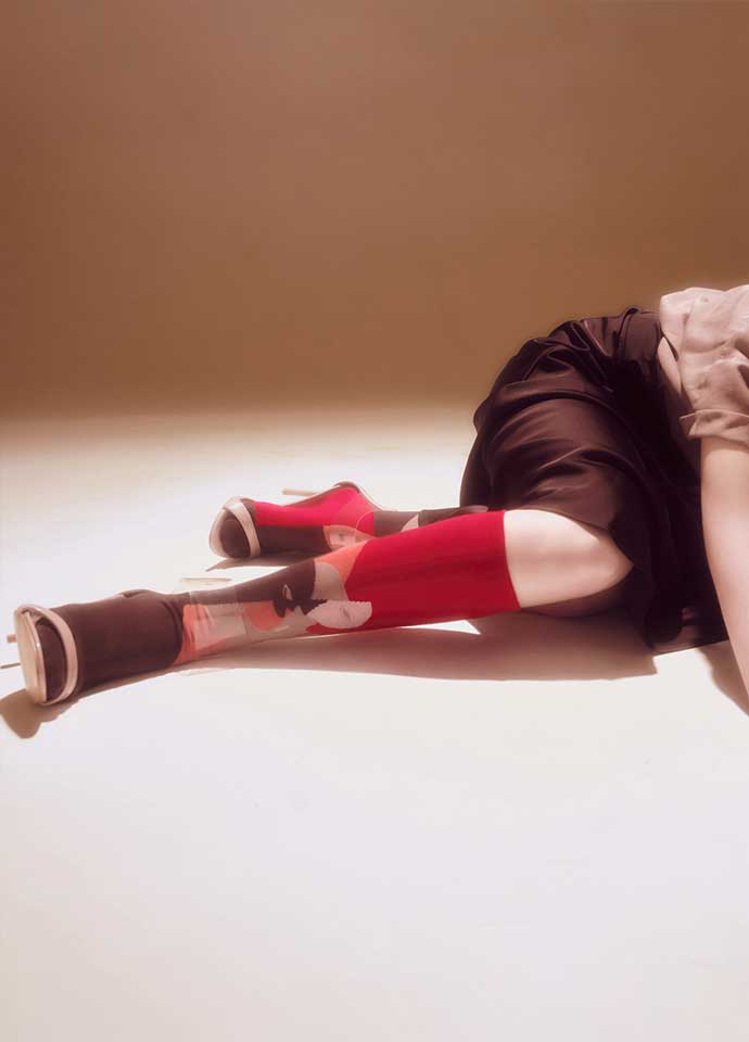 橙熾抽象人像不對稱拼接長襪 